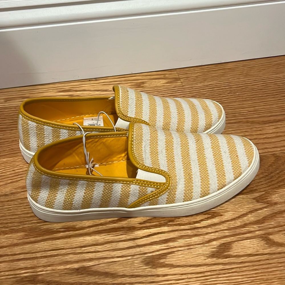 Old Navy Slides Yellow/White Stripes Size 8
